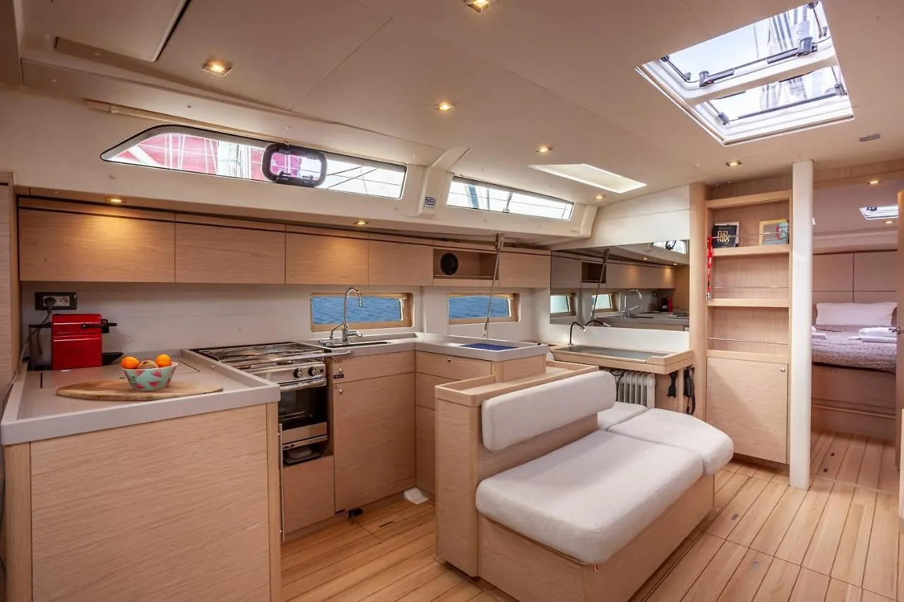 מלון סלוניקי Yacht Psari 0*,