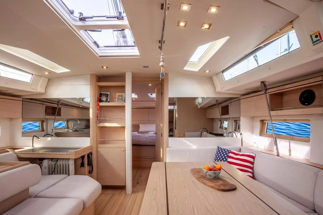 מלון סלוניקי Yacht Psari 0*,  יוון