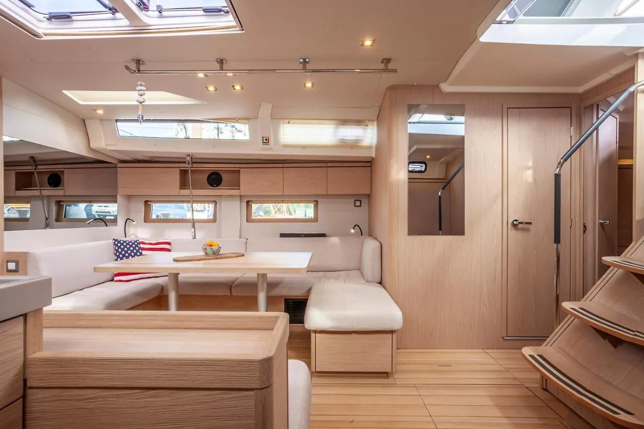 מלון סלוניקי Yacht Psari 0*,  יוון